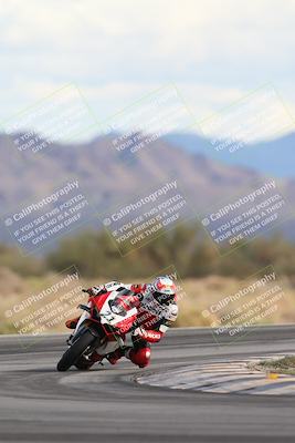 media/Nov-16-2025-Race Pace (Sun) [[8c5fa54630]]/Non Verified Riders (1st 20 Minutes)/5-Turn 15 (110pm)/